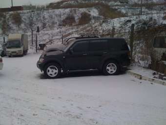 2002 Mitsubishi Pajero Photos