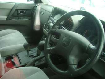 2002 Mitsubishi Pajero Photos