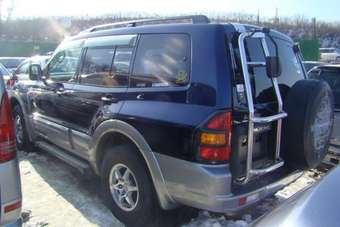 2002 Mitsubishi Pajero Photos