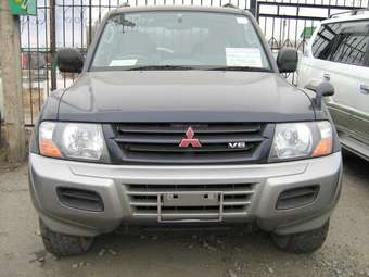 2002 Mitsubishi Pajero Photos