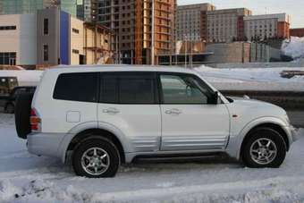2002 Mitsubishi Pajero Pics