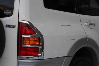 2002 Mitsubishi Pajero Pictures