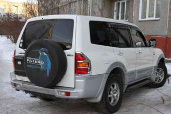 2002 Mitsubishi Pajero Pictures