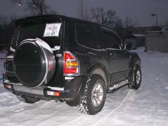 2002 Mitsubishi Pajero Photos