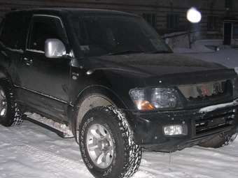 2002 Mitsubishi Pajero Pictures