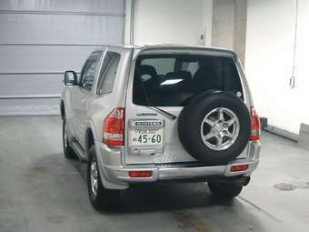 2002 Mitsubishi Pajero Photos