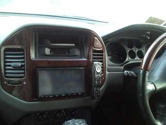 2002 Mitsubishi Pajero Photos