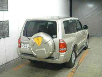 2002 Mitsubishi Pajero Photos