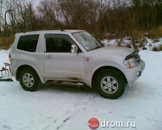 2002 Mitsubishi Pajero Photos