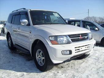 2002 Mitsubishi Pajero Pictures