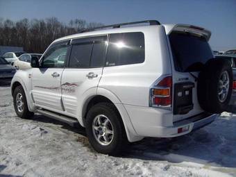 2002 Mitsubishi Pajero Photos