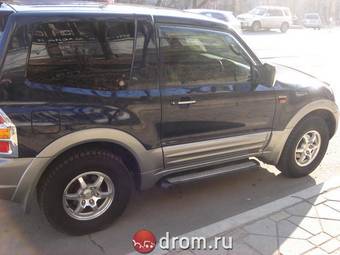 2002 Mitsubishi Pajero Photos