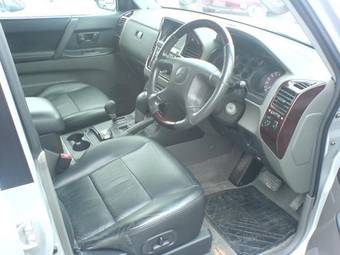 2002 Mitsubishi Pajero Pictures