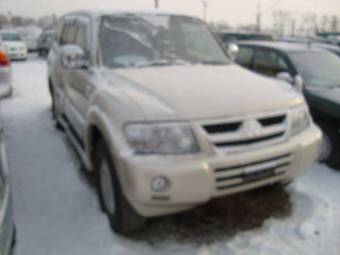 2002 Mitsubishi Pajero Images
