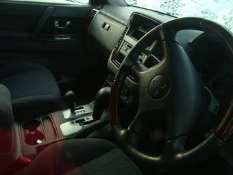 2002 Mitsubishi Pajero Pictures