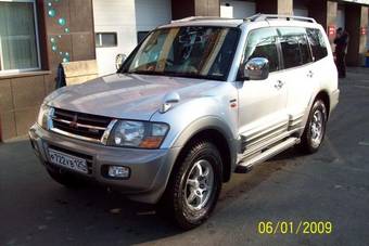 2002 Mitsubishi Pajero Images