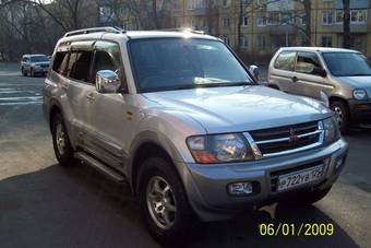 2002 Mitsubishi Pajero Pictures