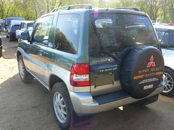 2002 Mitsubishi Pajero Photos