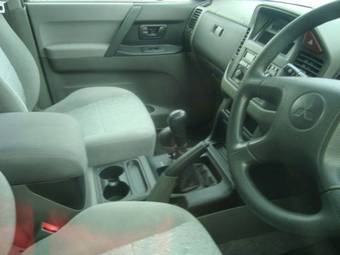 2002 Mitsubishi Pajero Wallpapers