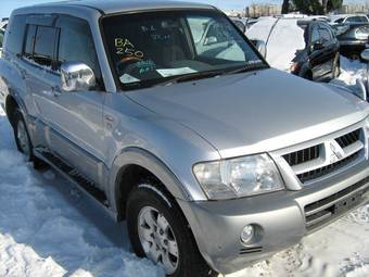 2002 Mitsubishi Pajero Pictures