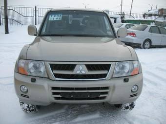 2002 Mitsubishi Pajero Images