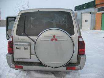 2002 Mitsubishi Pajero Pictures