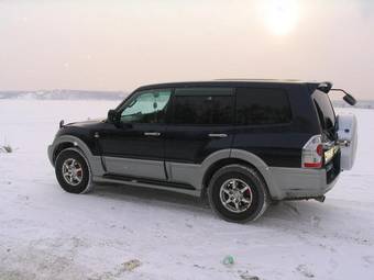 2002 Mitsubishi Pajero Pictures