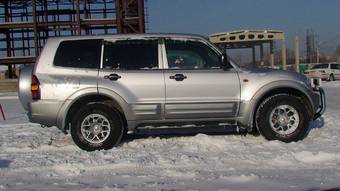 2002 Mitsubishi Pajero Pictures