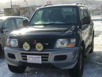 2002 Mitsubishi Pajero Photos