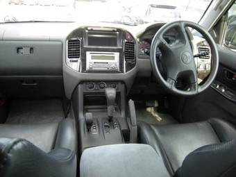 2002 Mitsubishi Pajero Pictures