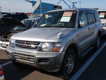 2002 Mitsubishi Pajero Photos