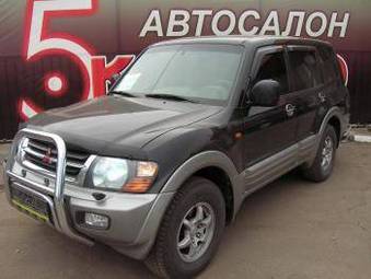 2002 Mitsubishi Pajero Photos