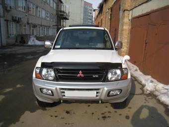 2002 Mitsubishi Pajero Pictures