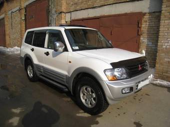 2002 Mitsubishi Pajero Photos