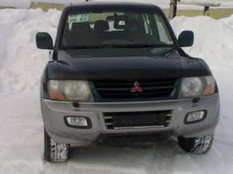 2002 Mitsubishi Pajero Images