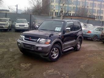 2002 Mitsubishi Pajero Photos