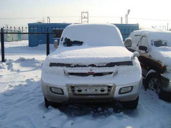 2002 Mitsubishi Pajero Photos
