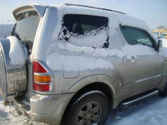 2002 Mitsubishi Pajero Photos