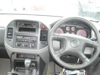 2002 Mitsubishi Pajero Photos