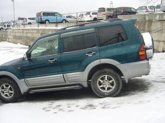 2002 Mitsubishi Pajero Photos