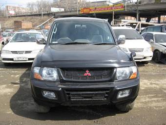 2002 Mitsubishi Pajero Images