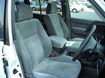 2002 Mitsubishi Pajero Pics