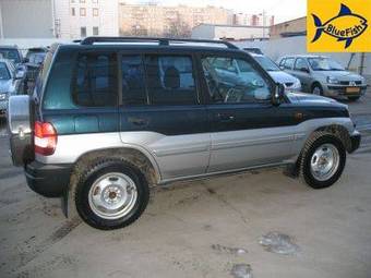 2002 Mitsubishi Pajero Pictures