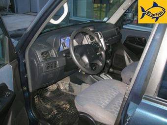 2002 Mitsubishi Pajero Photos