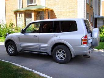 2002 Mitsubishi Pajero Pictures