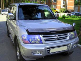 2002 Mitsubishi Pajero Pictures