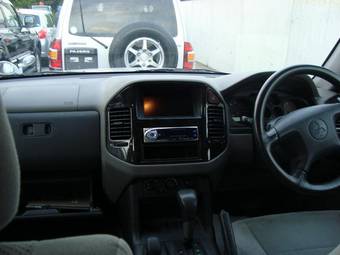 2002 Mitsubishi Pajero Photos