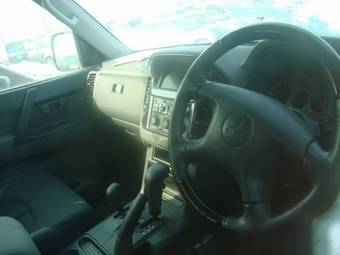 2002 Mitsubishi Pajero Images