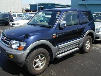 2002 Mitsubishi Pajero Photos