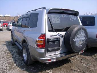 2002 Mitsubishi Pajero Photos